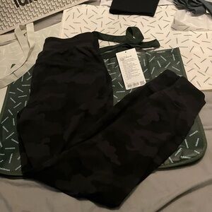 EUC Lululemon Ready To Rulu High-Rise Jogger, 6, Heritage Camo Deep Coal Multi